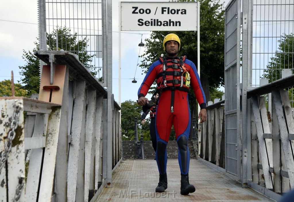 Uebung BF Taucher und Presse Koeln Zoobruecke Rhein P027.JPG - Miklos Laubert